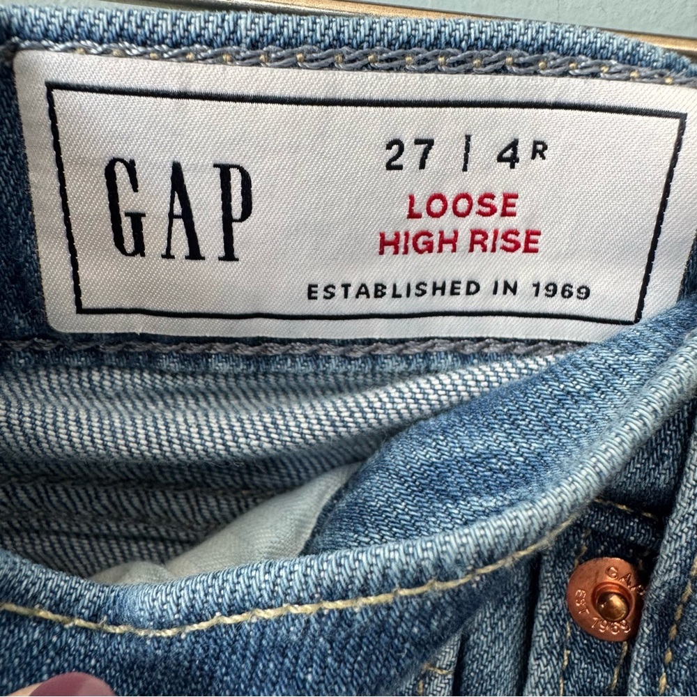 GAP Loose High Rise Jeans Distressed Light Indigo. Women’s 4/27 (actual 27X28) - Picture 3 of 12